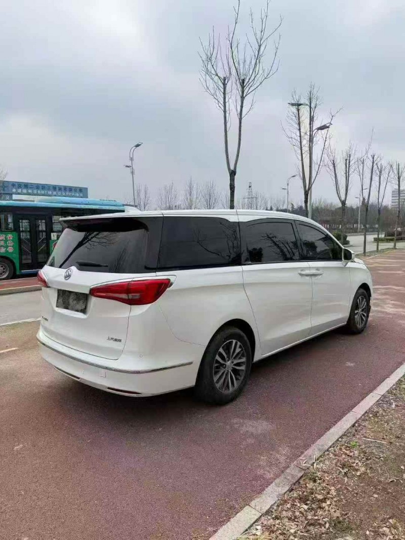 东营19年别克GL88