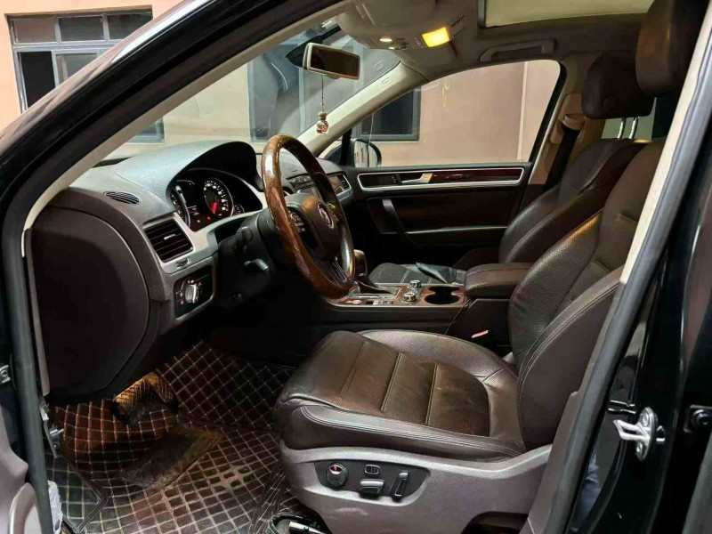 重庆12年大众途锐5