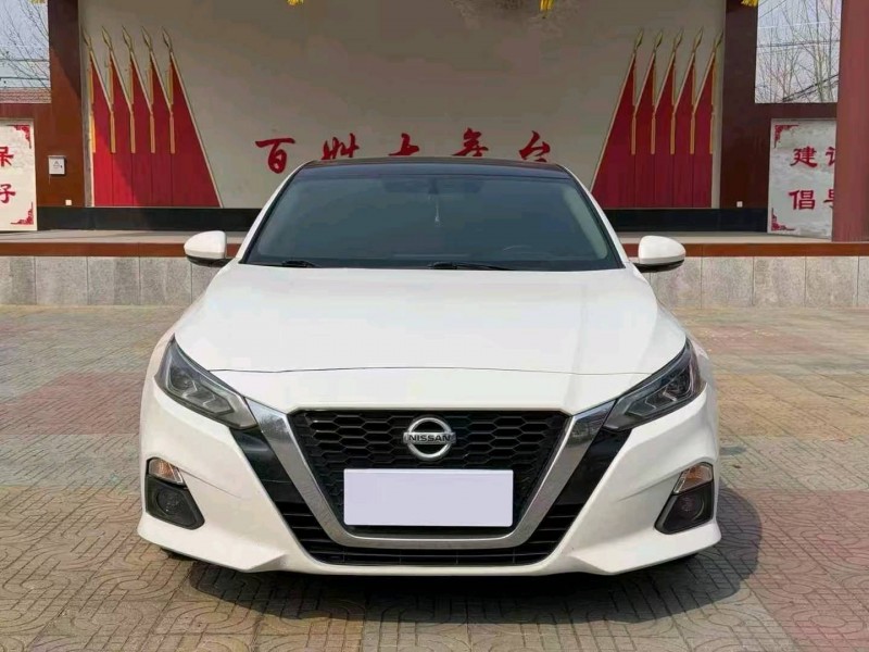 青岛19年日产天籁1