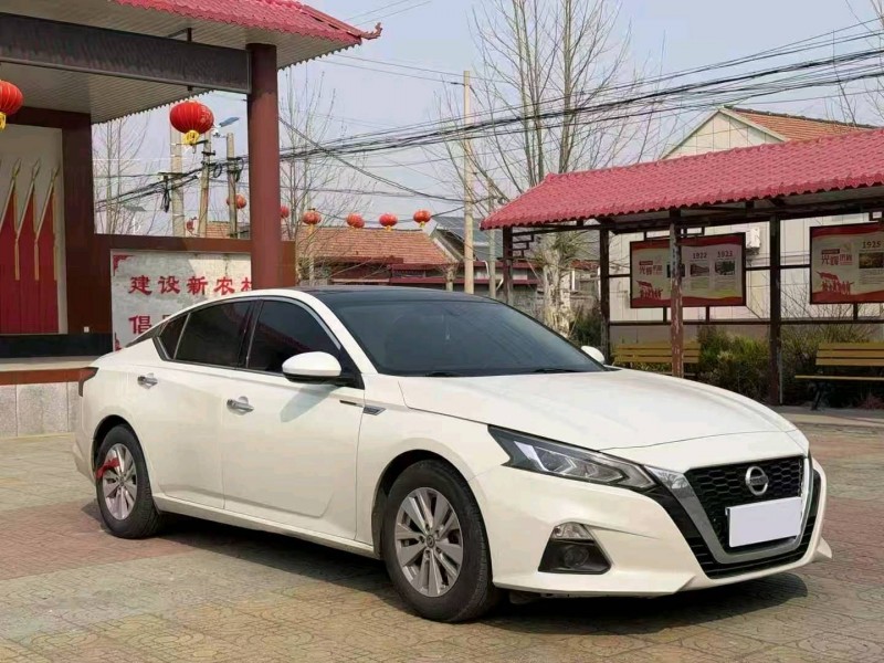 青岛19年日产天籁3