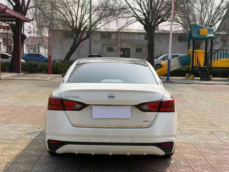 青岛19年日产天籁6