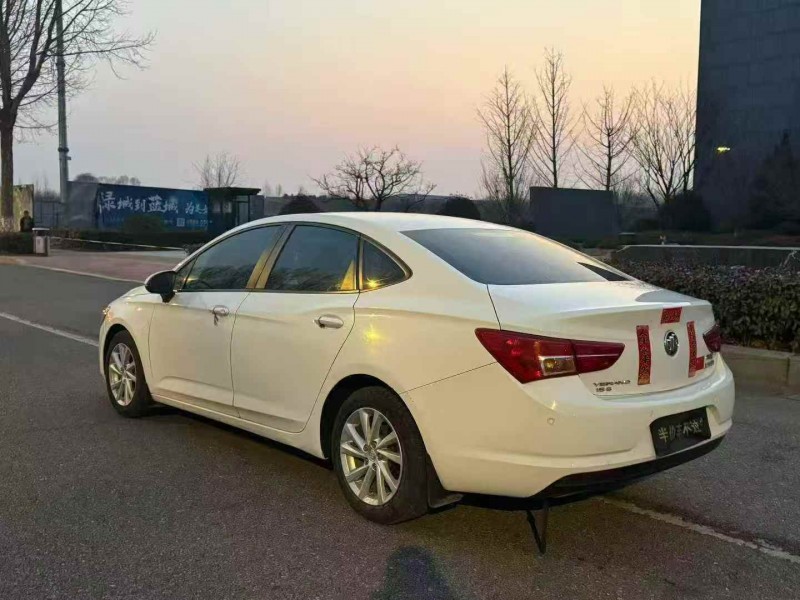 濟寧17年別克威朗8