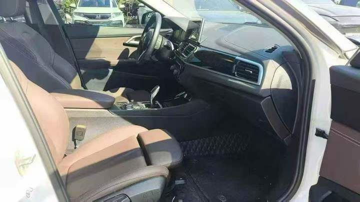 张家界23年宝马1系3