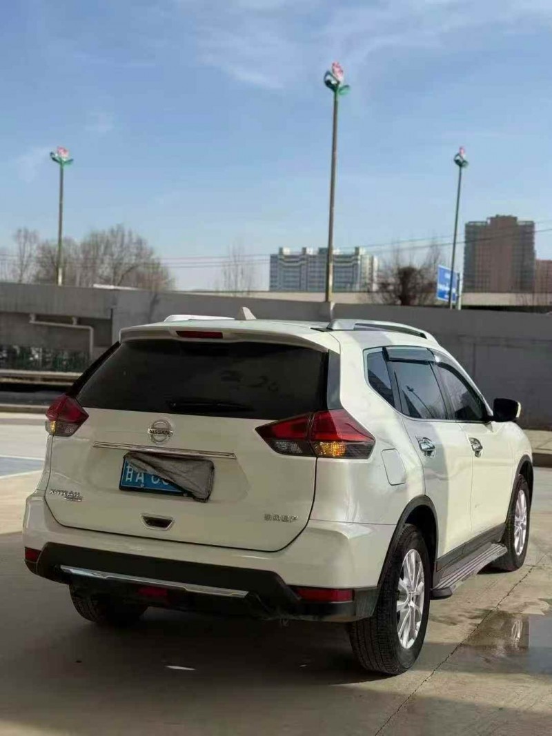 平凉23年日产奇骏6