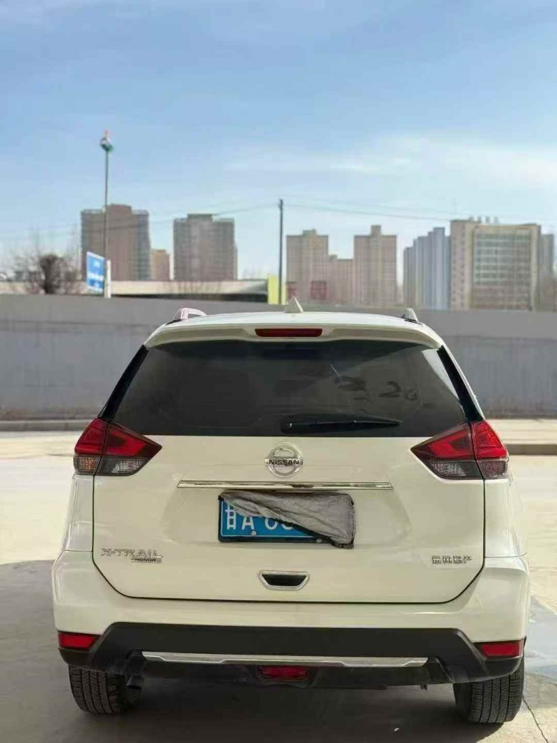 平凉23年日产奇骏7