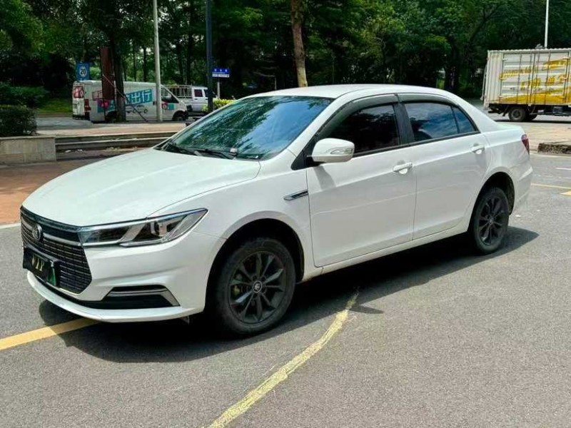 汕頭23年比亞迪秦3