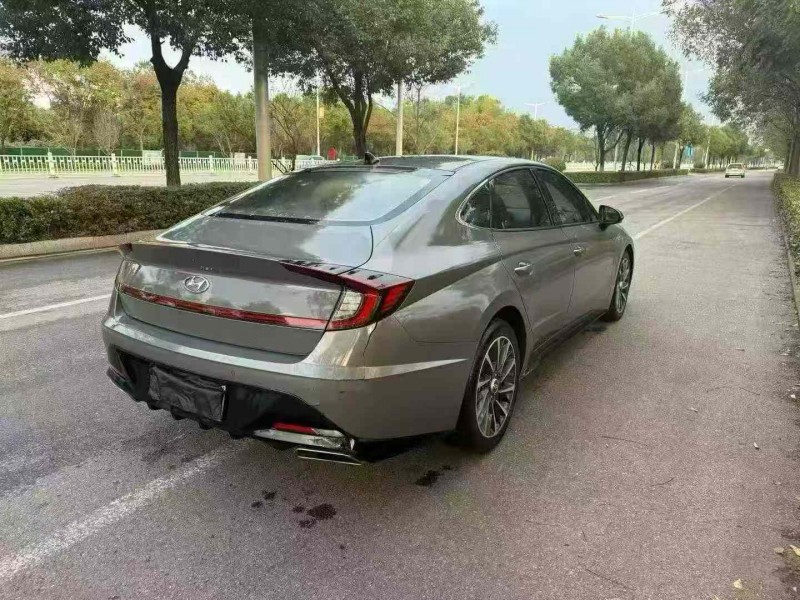 娄底20年现代索纳塔8