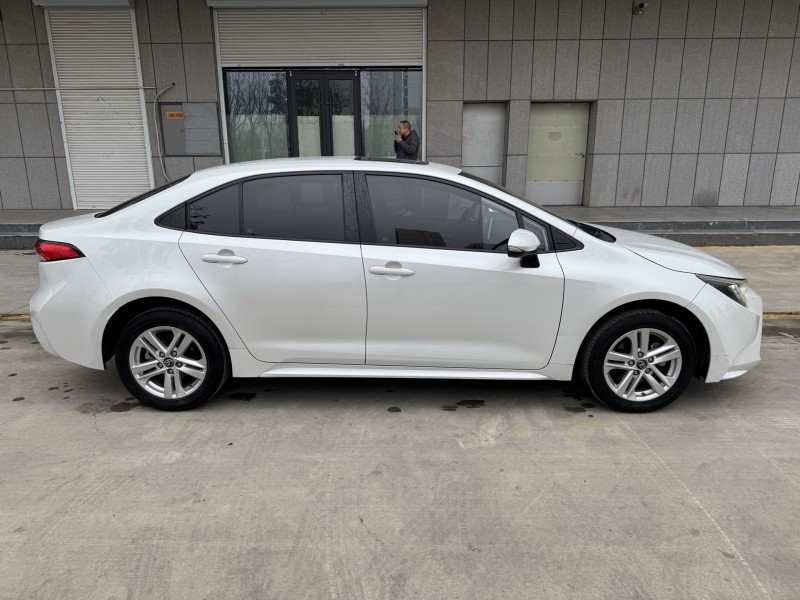 济宁21年丰田雷凌8