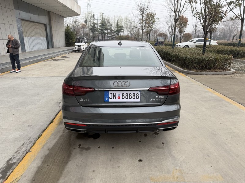 济宁21年奥迪A4L9