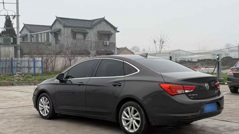 菏泽19年别克威朗8