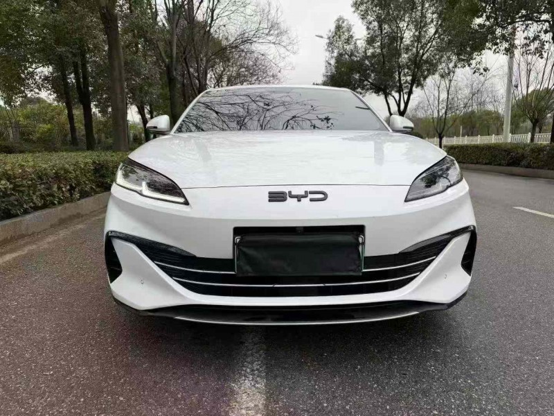 娄底25年比亚迪海豹1