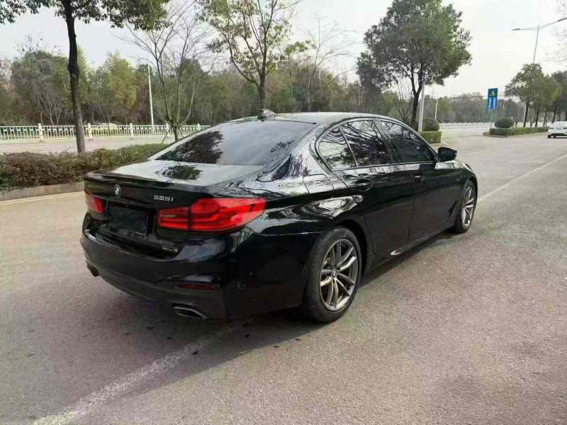 娄底19年宝马5系8