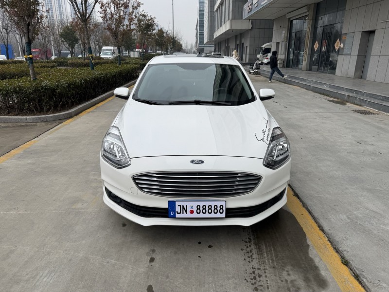 济宁19年福特福睿斯1