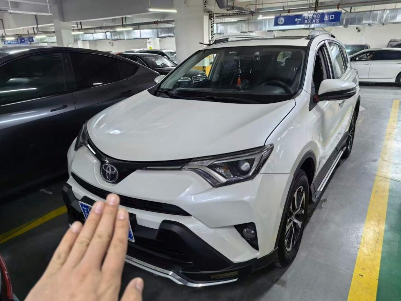 济宁17年丰田RAV4荣放1