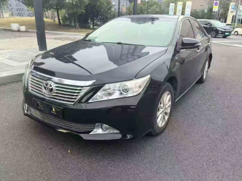 嘉興14年豐田凱美瑞3