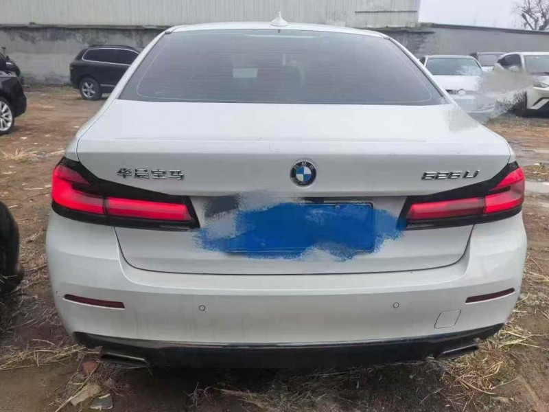 济宁23年宝马5系8