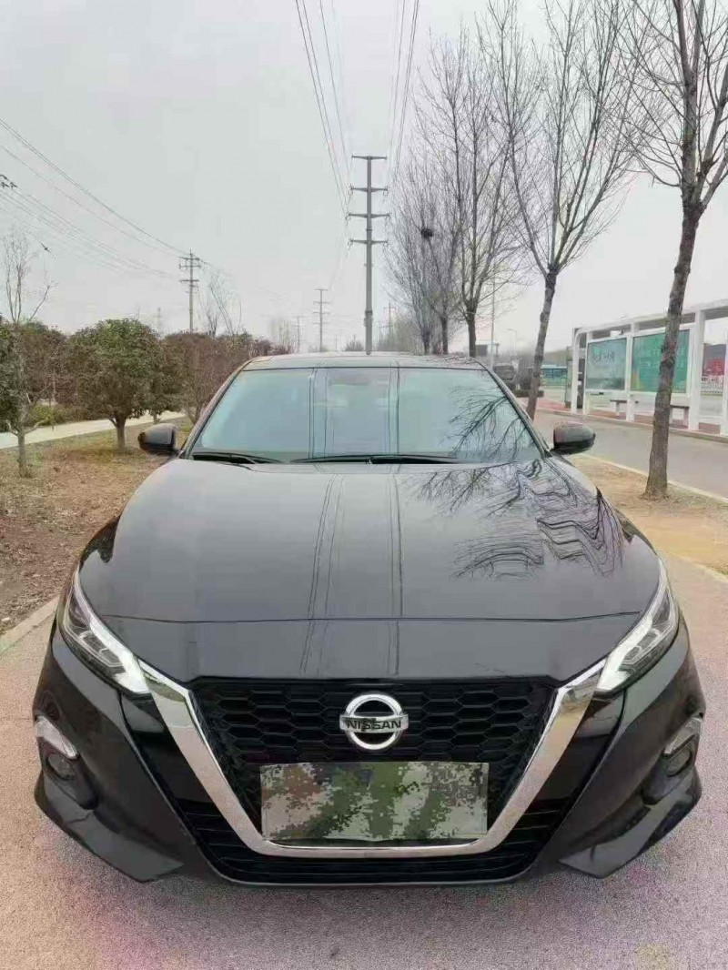 济宁22年日产天籁1