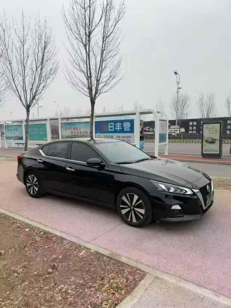 济宁22年日产天籁2