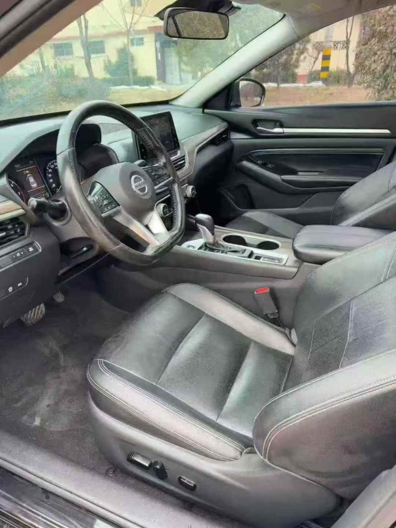 济宁22年日产天籁4