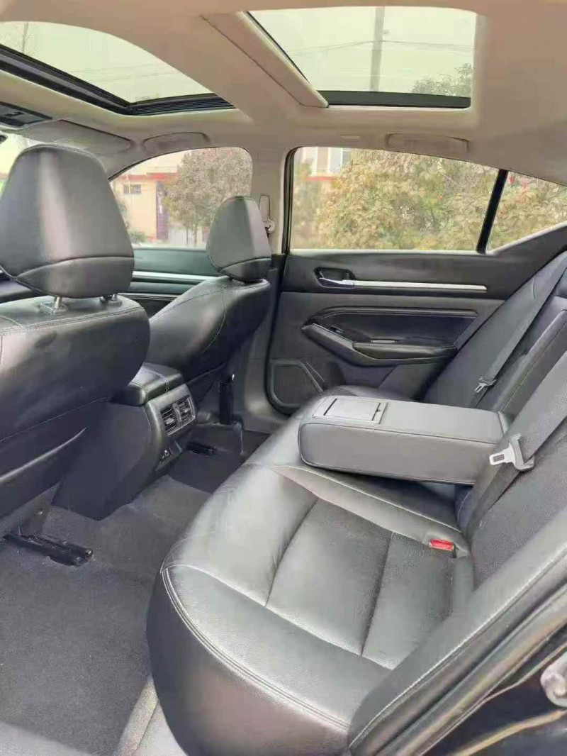 济宁22年日产天籁6