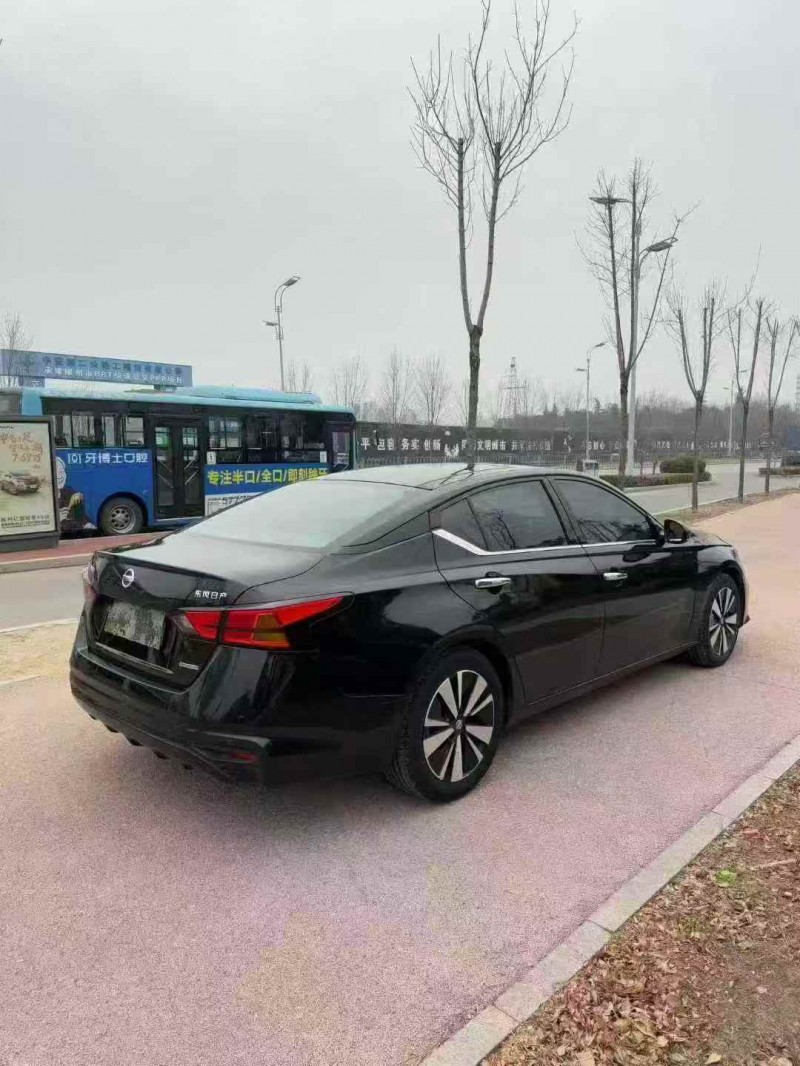 济宁22年日产天籁8