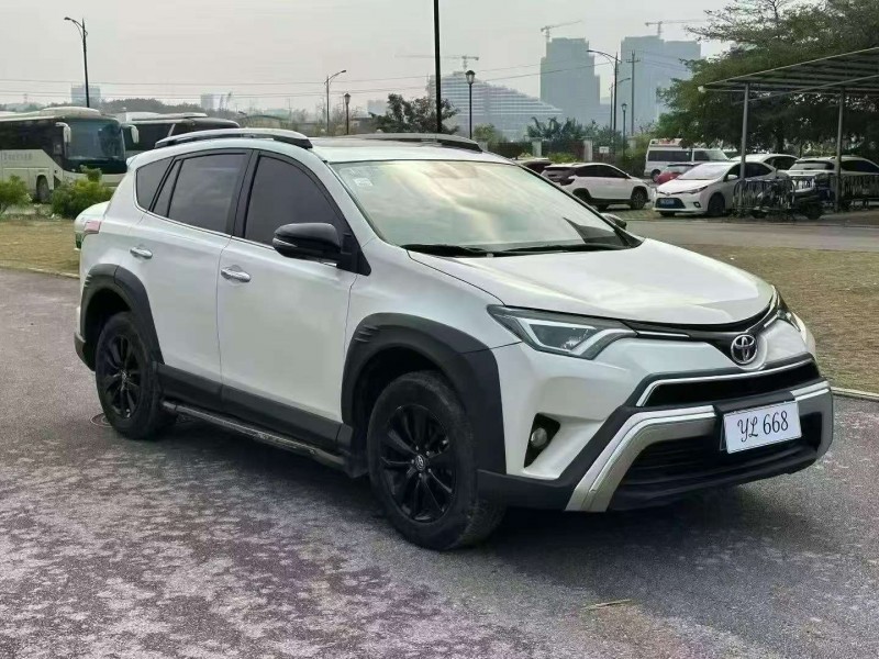 南寧19年豐田RAV4榮放2