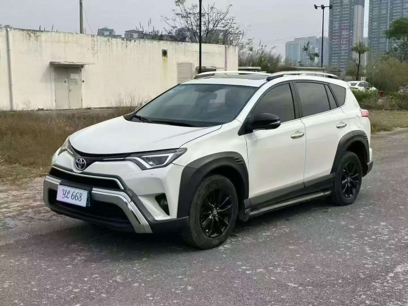 南寧19年豐田RAV4榮放3