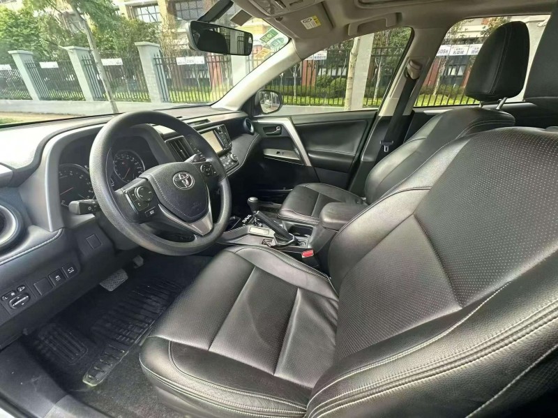 南寧19年豐田RAV4榮放4