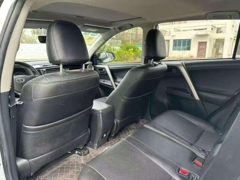 南寧19年豐田RAV4榮放6