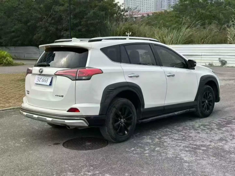 南寧19年豐田RAV4榮放7