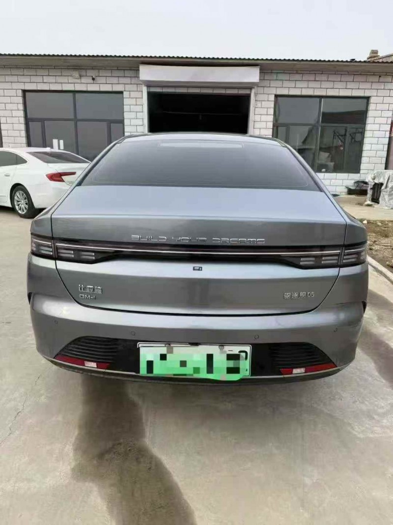 通辽25年比亚迪驱逐舰8