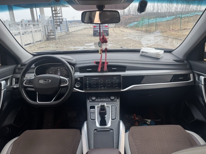 洛阳20年吉利博越4