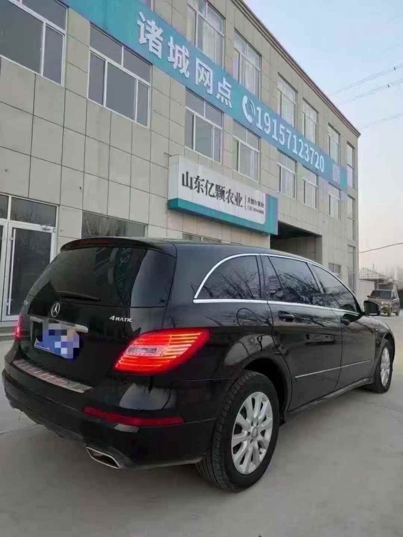 东营17年奔驰R8