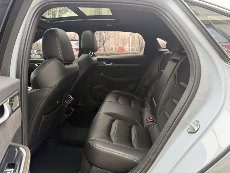 济宁23年吉利星瑞6