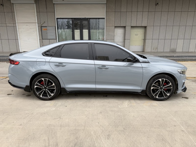 济宁23年吉利星瑞8