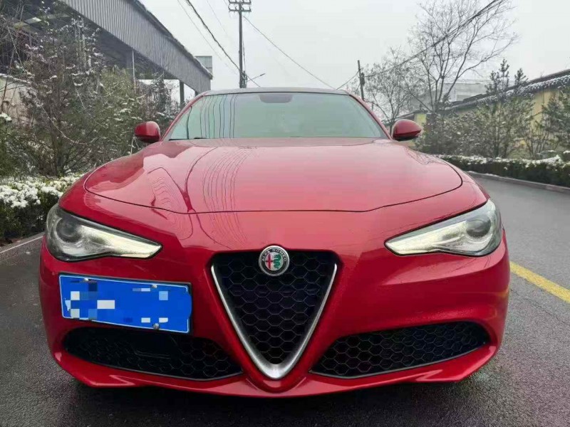 枣庄17年阿尔法·罗密欧Giulia1