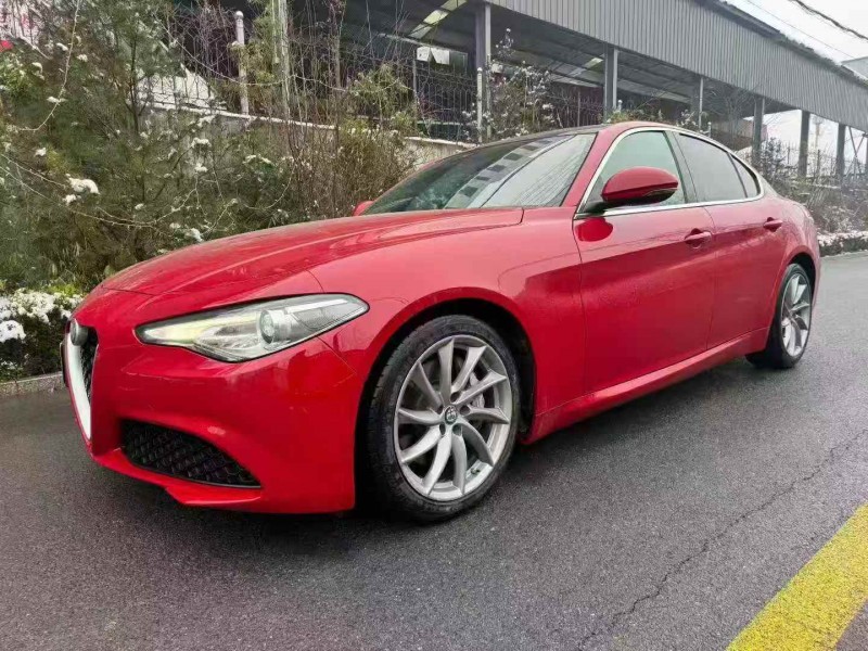 枣庄17年阿尔法·罗密欧Giulia2