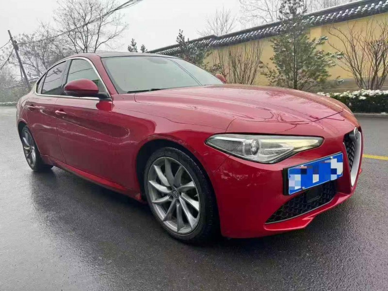 枣庄17年阿尔法·罗密欧Giulia3