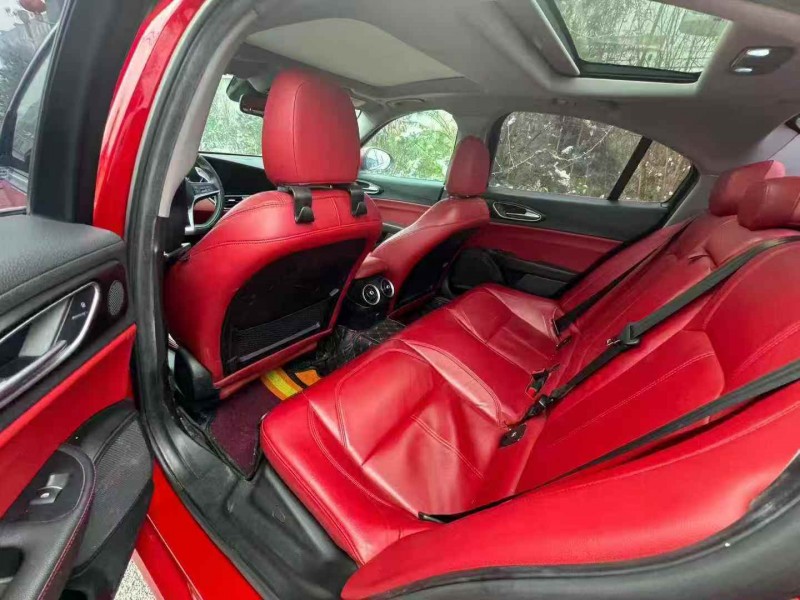 枣庄17年阿尔法·罗密欧Giulia5