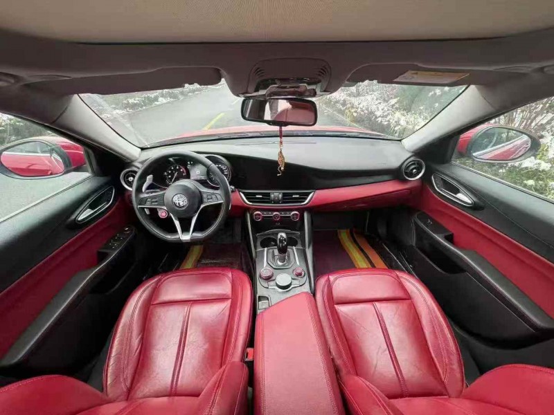 枣庄17年阿尔法·罗密欧Giulia6