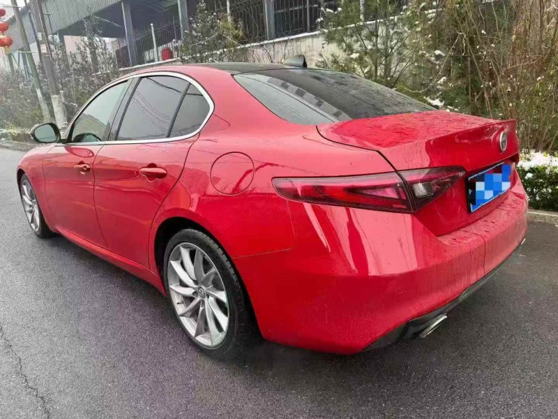 枣庄17年阿尔法·罗密欧Giulia7