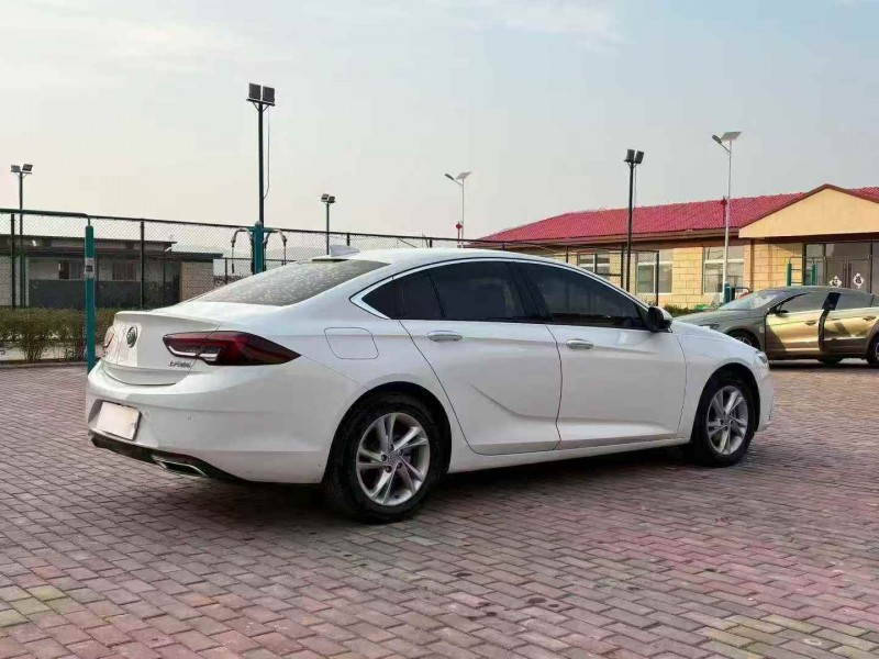 烟台22年别克君威8