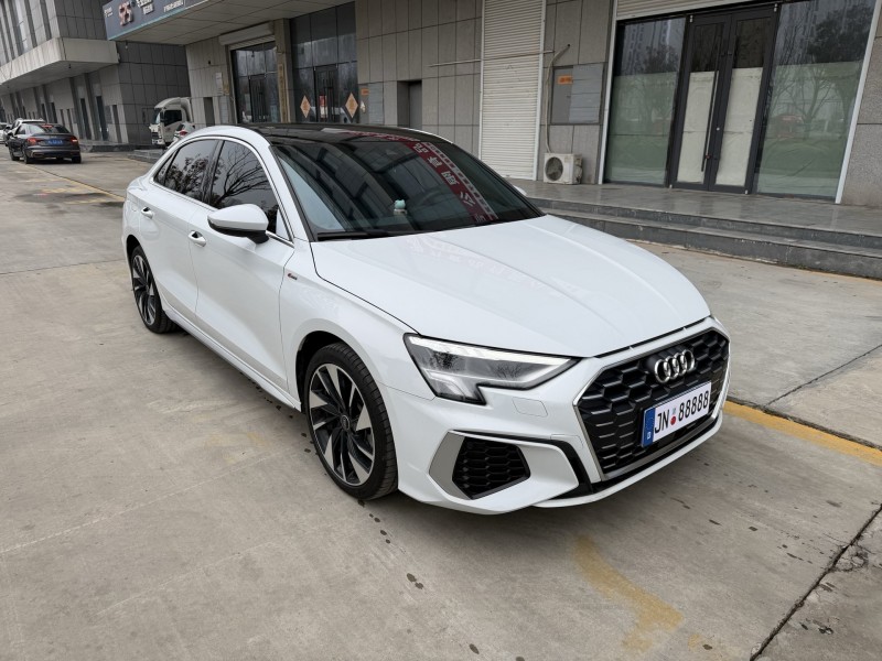 济宁24年奥迪A33