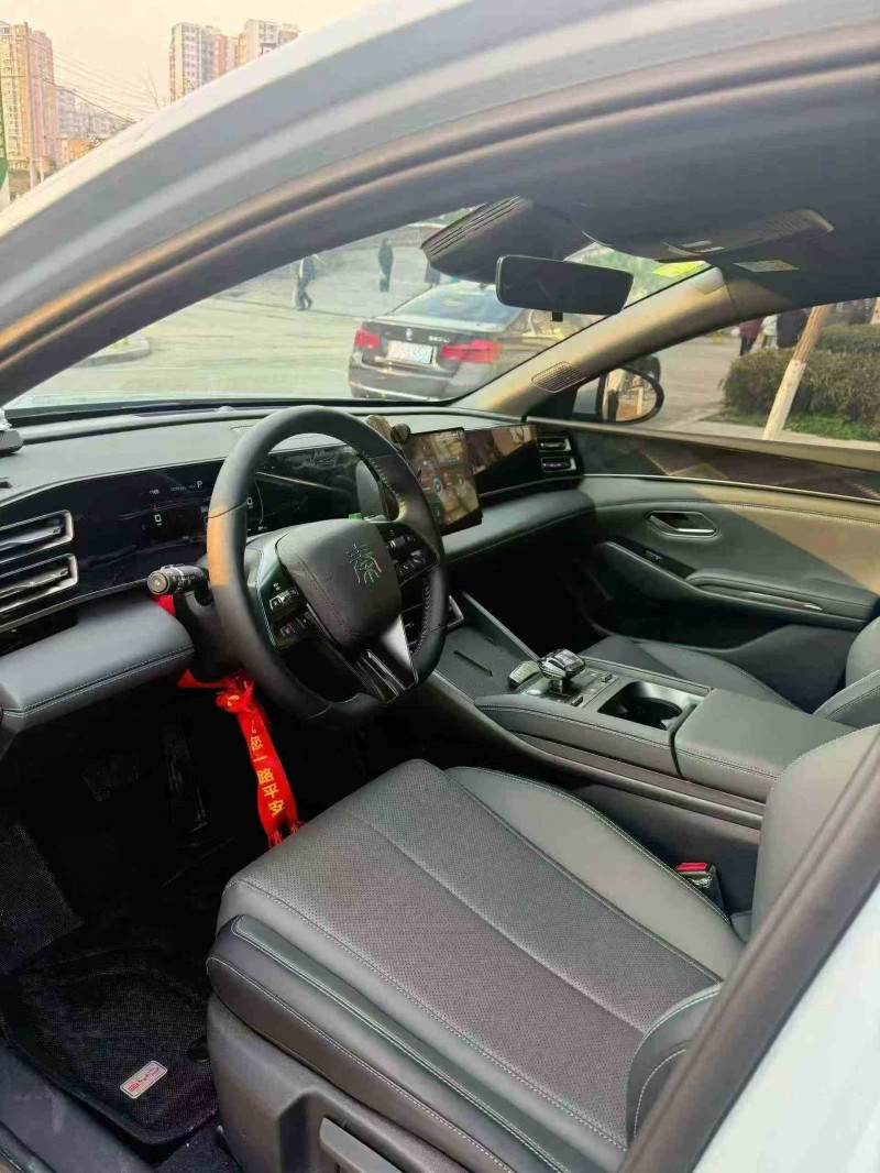 攀枝花25年比亚迪秦5