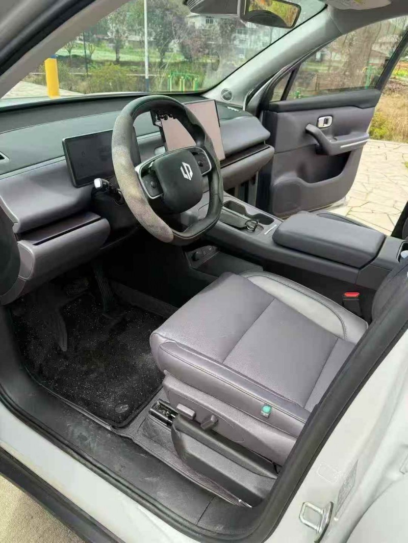 南平25年零跑汽车C103