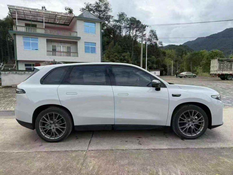 南平25年零跑汽车C106