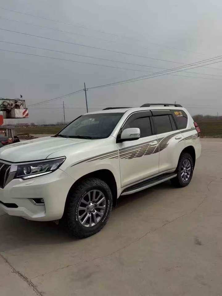 青岛18年丰田普拉多3