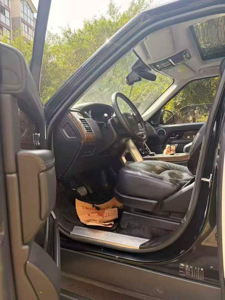 重庆19年路虎揽胜运动4