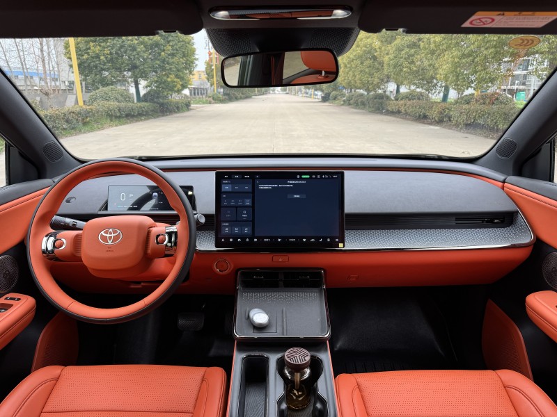 盐城25年丰田铂智9