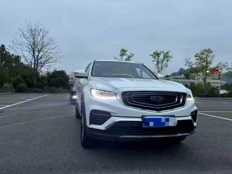 重庆19年吉利博越2